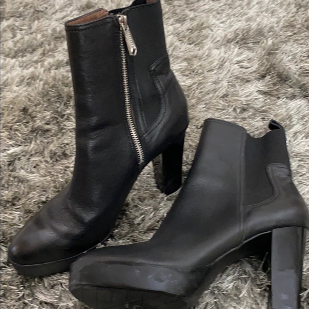 Sold out Donald pliner  Milan boots 71/2 black